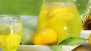ما فائدة عصير الليمون على الريق