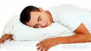 ما هي مخاطر النوم على البطن