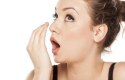 كيف يتم التخلص من رائحة الثوم في الفم