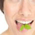 كيفية التخلص من رائحة الفم الكريهة بطرق طبيعية